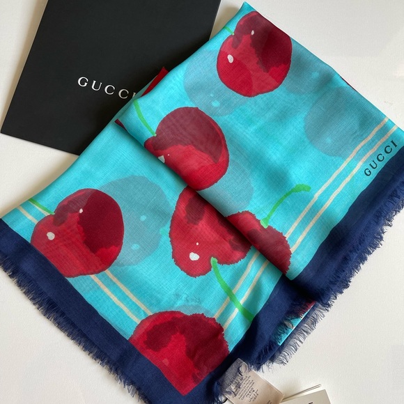 AUTHENTIC NWT GUCCI SHAWL / SCARF - Picture 10 of 13